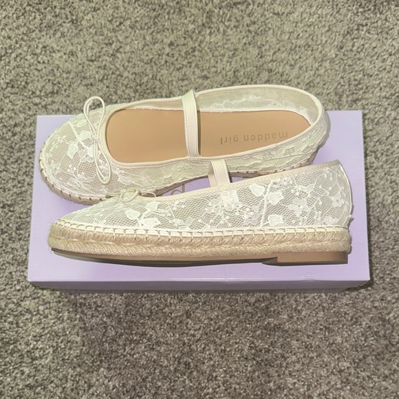 Madden Girl Bone Lace Flats - Picture 1 of 4